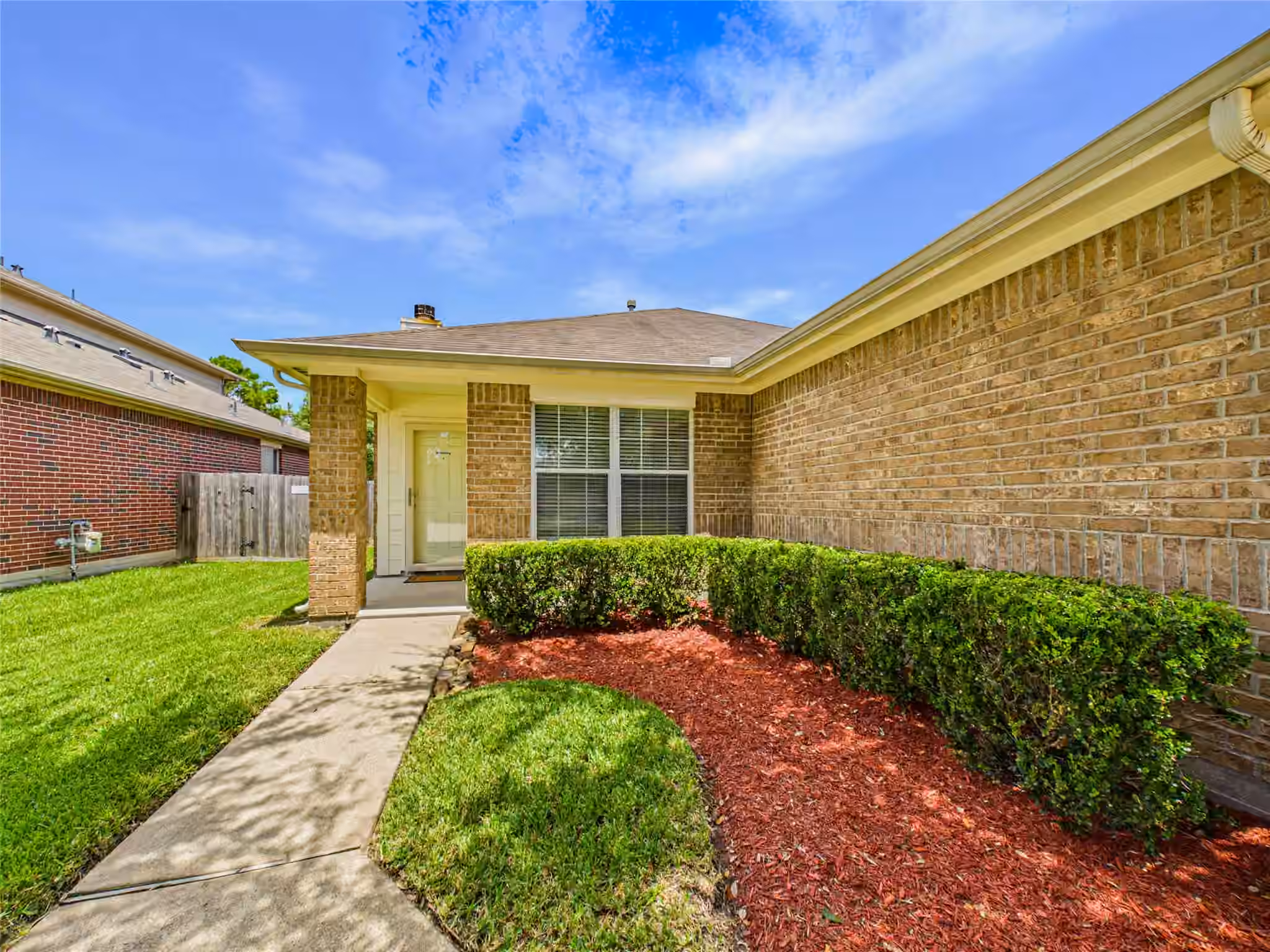 Photo 2 of 806 Rocky Rose Court, La Marque, TX