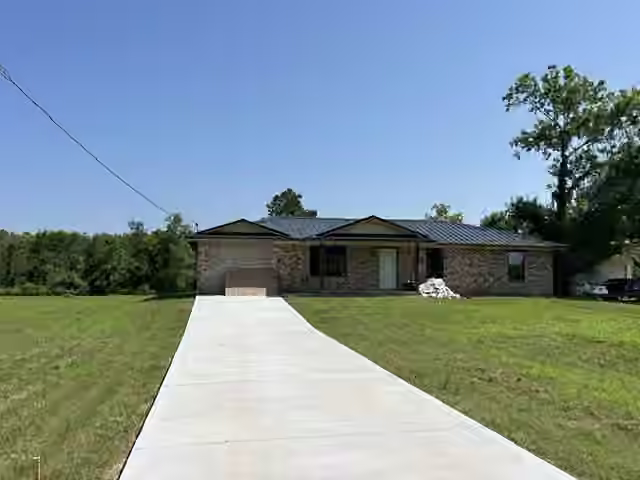 Photo of 101 Smilie Crossing, Angleton, TX 77515