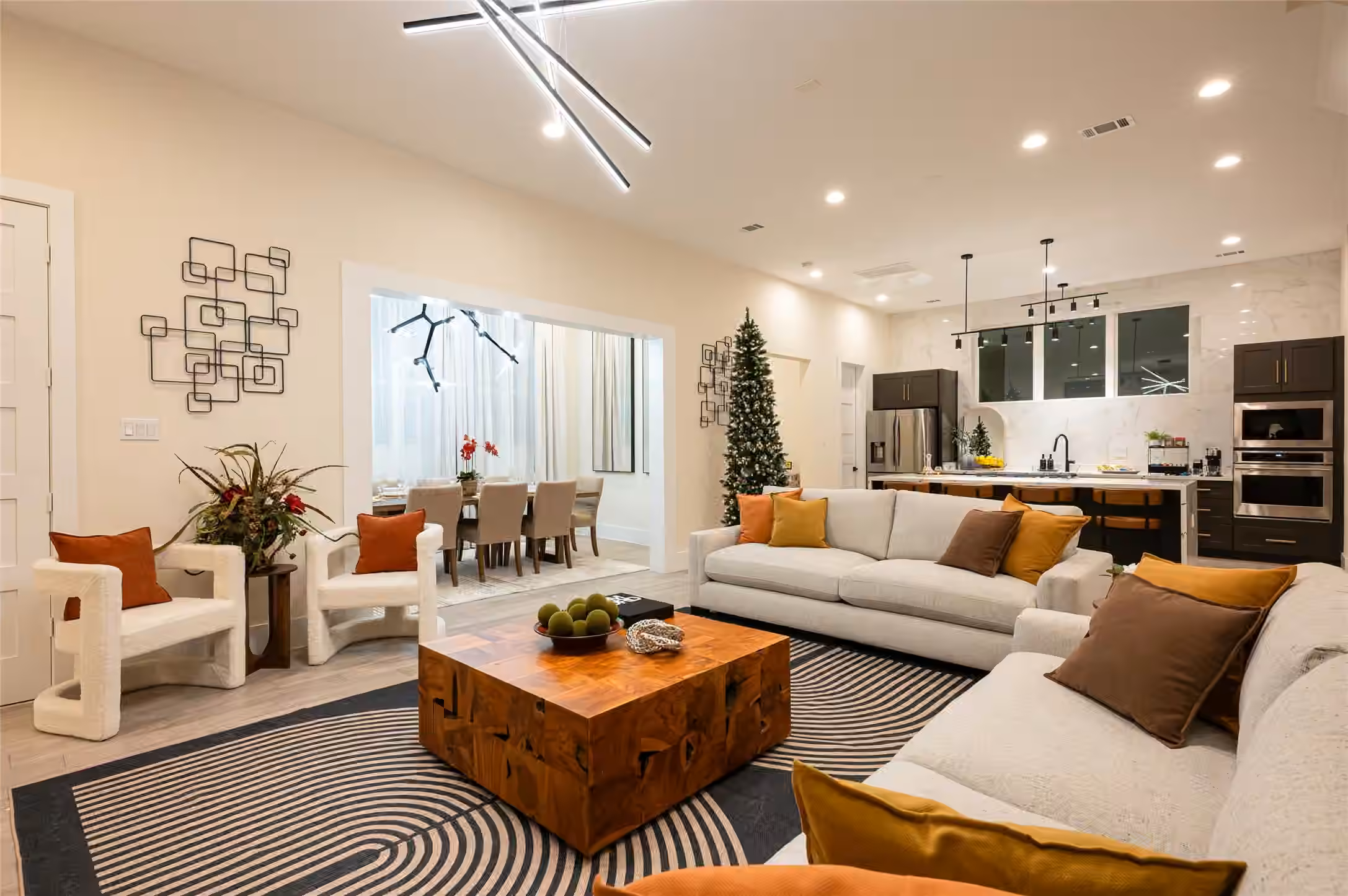Photo 3 of 913 Thompson Street, Houston, TX