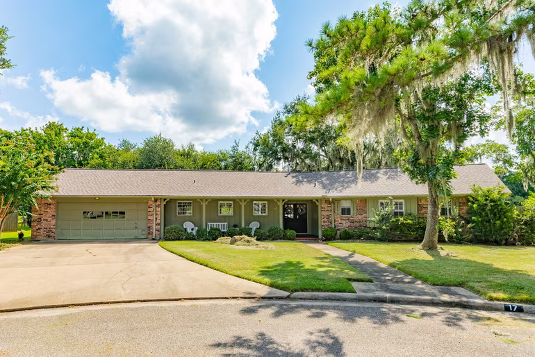 Photo of 17 Seminole Lane, West Columbia, TX
