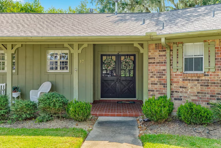 Photo 4 of 17 Seminole Lane, West Columbia, TX