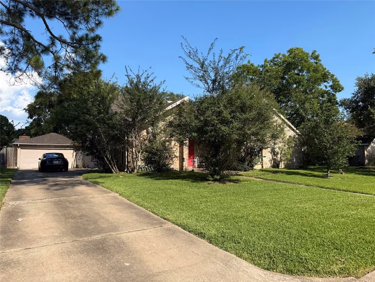 Photo 2 of 3415 Point Clear Drive, Missouri City, TX