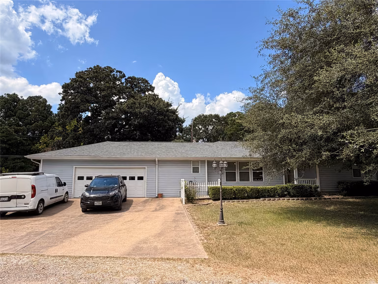 Photo 2 of 192 Moon Beam Drive, Trinity, TX