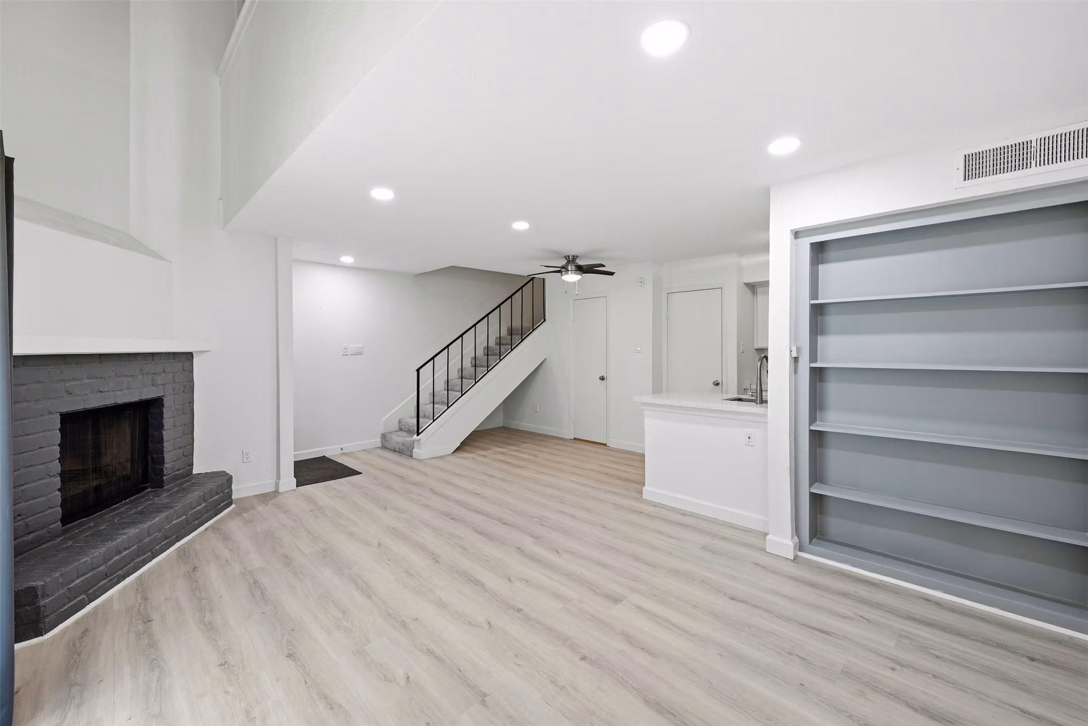 Photo 3 of 2800 Jeanetta Street 2402, Houston, TX