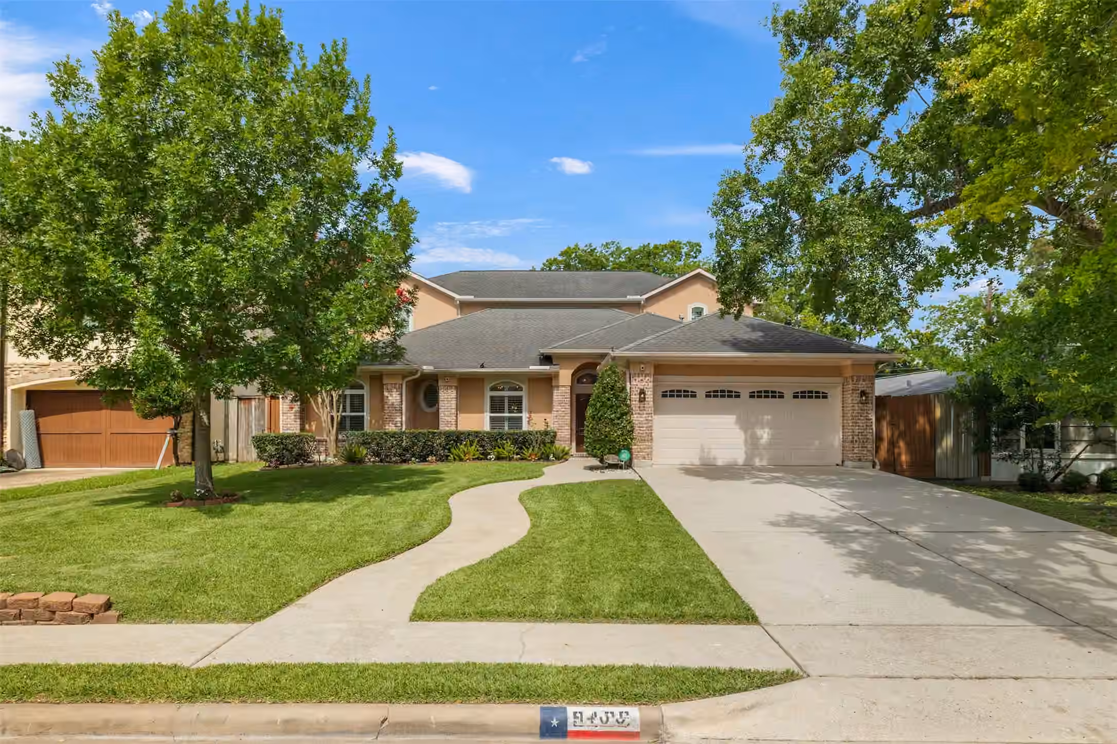 Photo 2 of 9406 Bevlyn Drive, Houston, TX