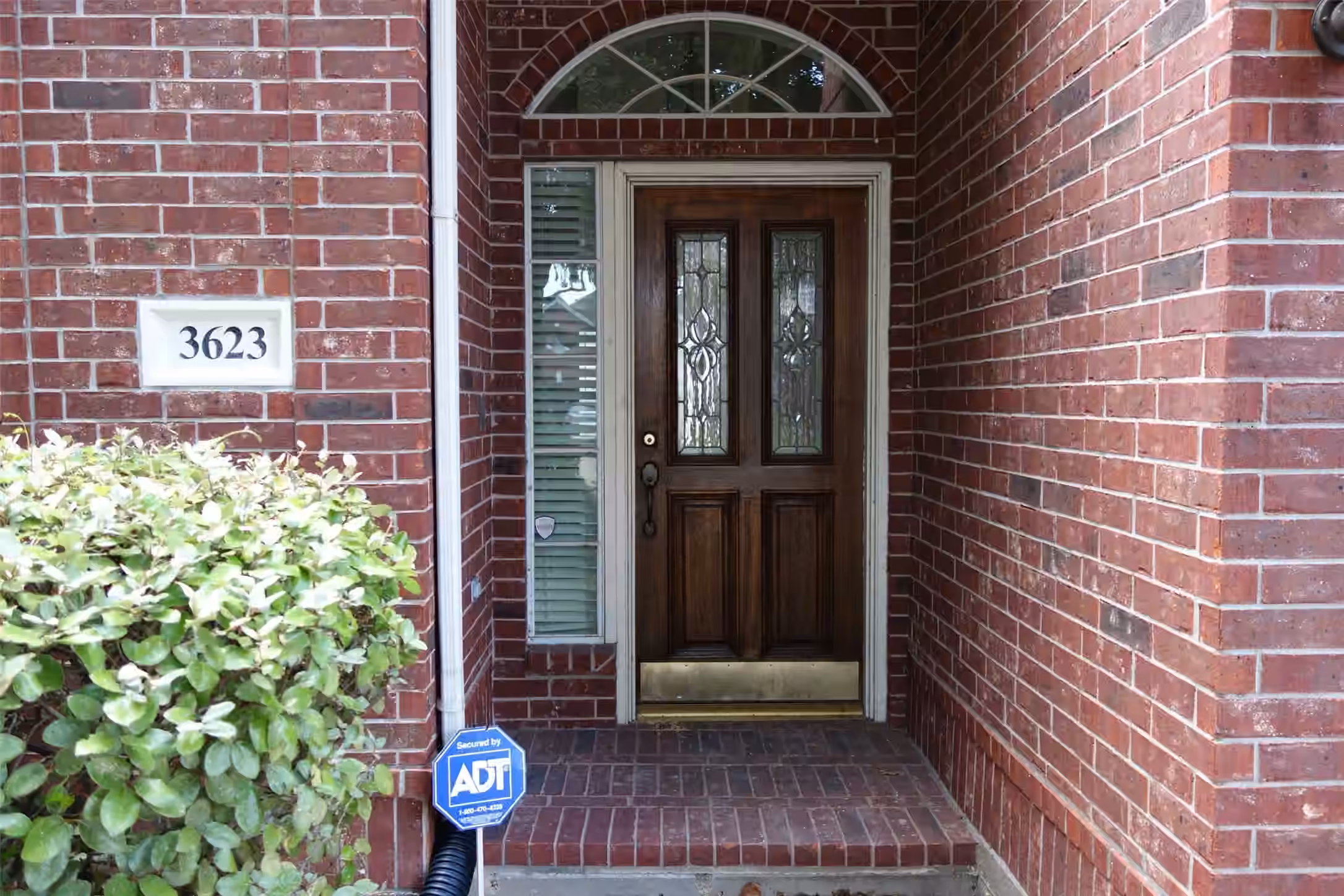 Photo 2 of 3623 Chatwood Drive, Pearland, TX