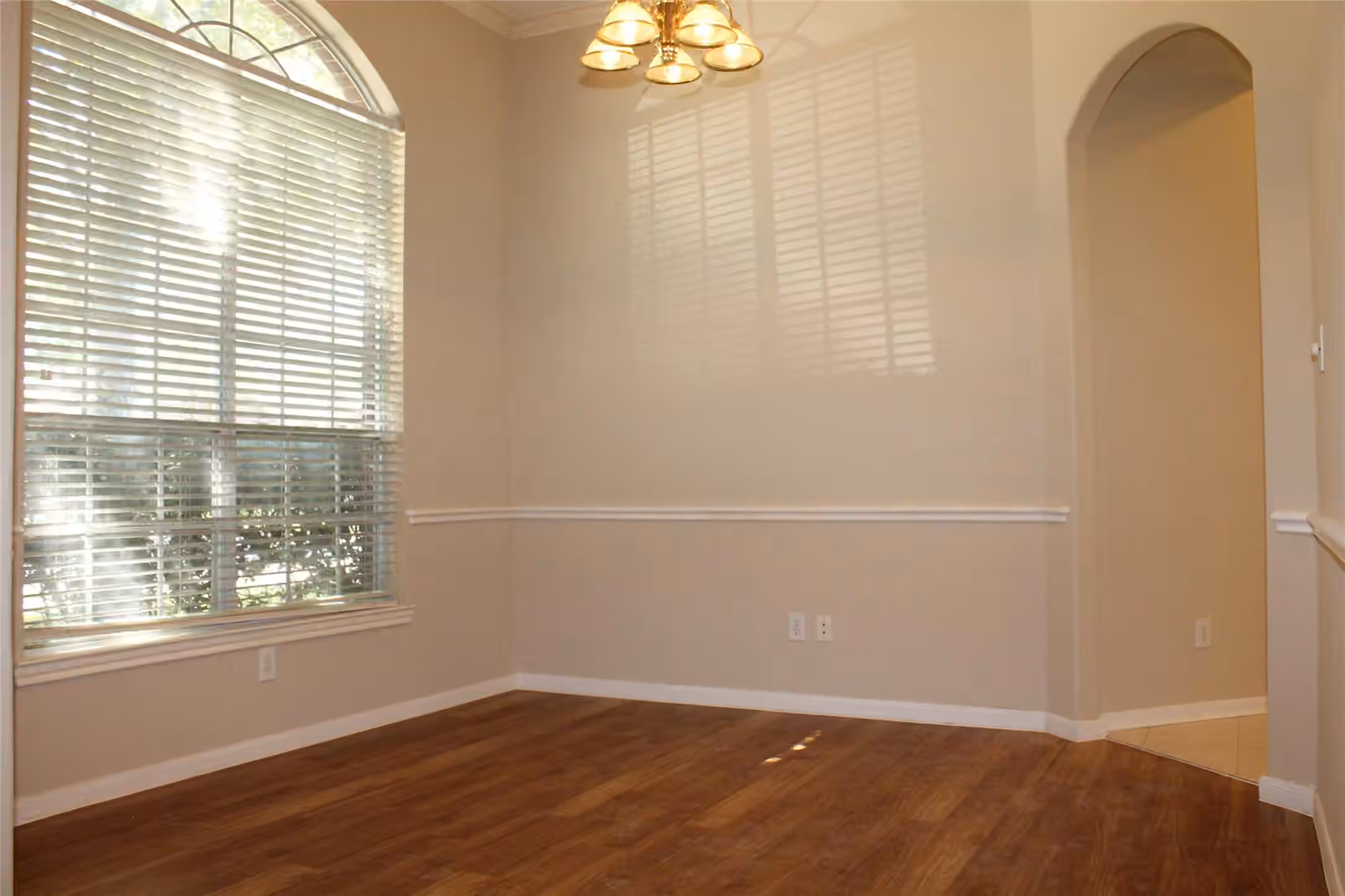 Photo 4 of 3623 Chatwood Drive, Pearland, TX