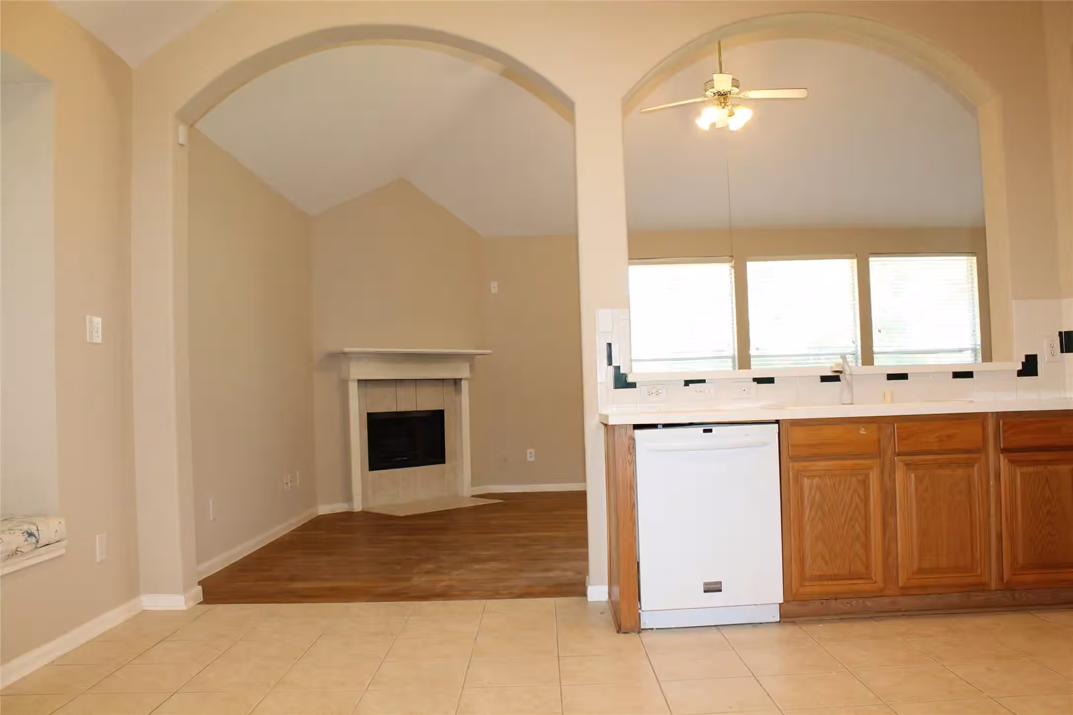 Photo 5 of 3623 Chatwood Drive, Pearland, TX