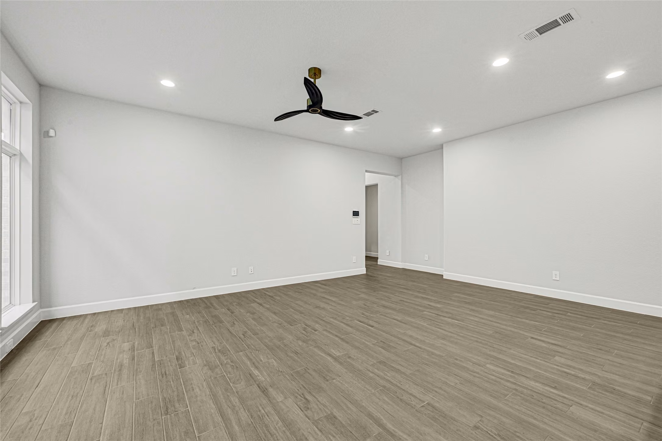 Photo 7 of 949 Cortez Creek Drive, Conroe, TX