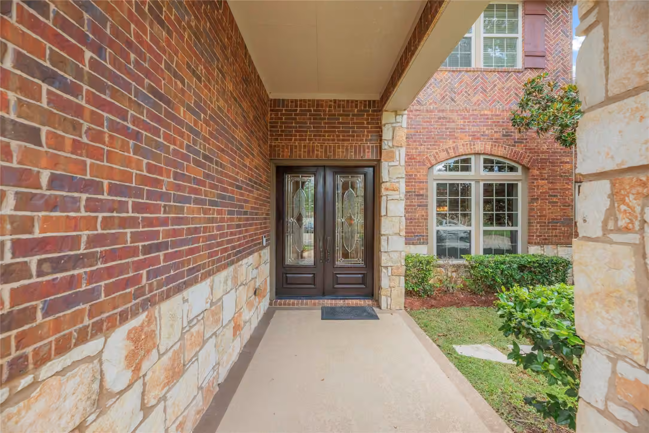 Photo 5 of 6115 Duke Trail Lane, Sugar Land, TX