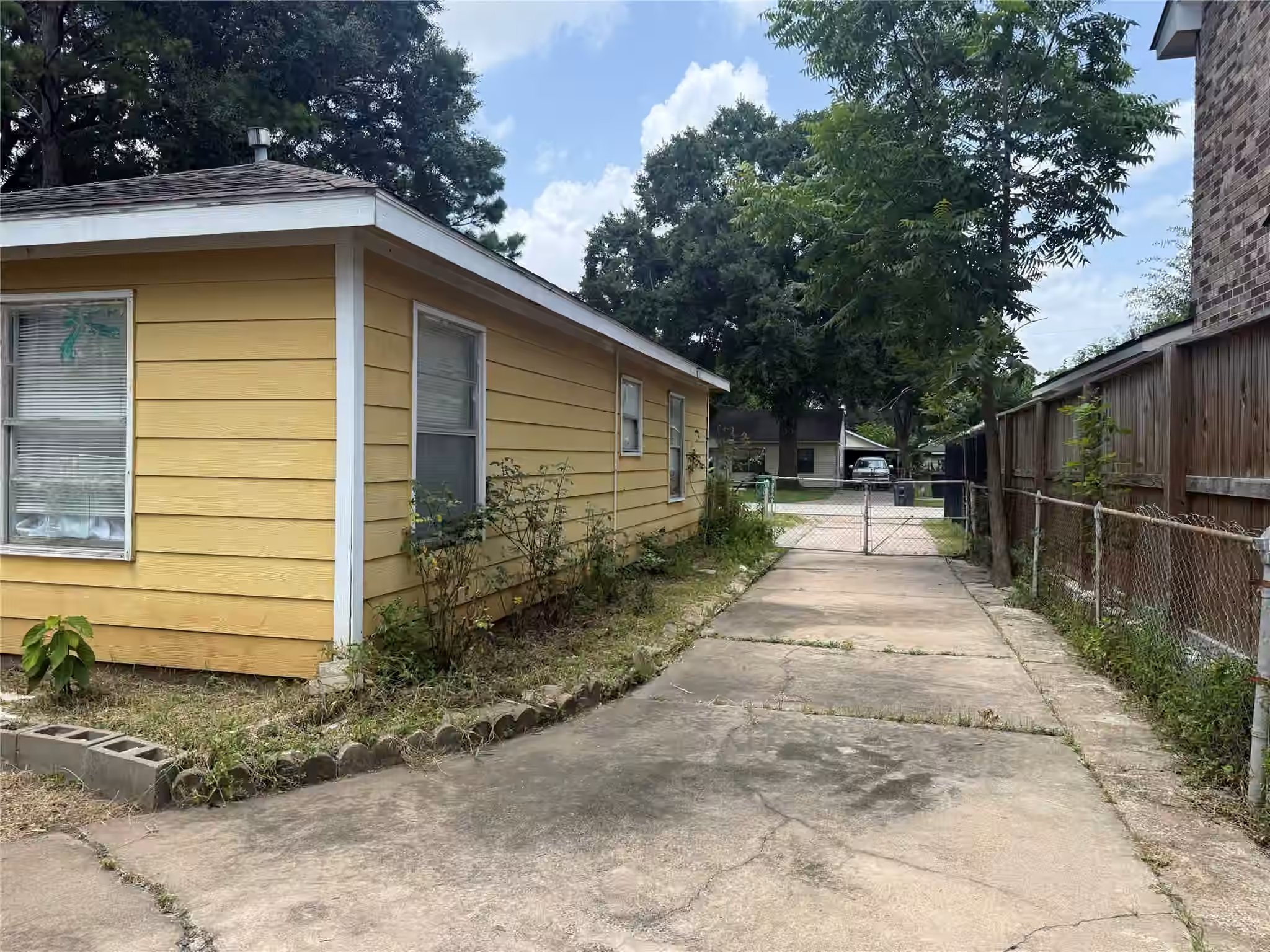Photo 3 of 5522 Woodlark Street, Houston, TX