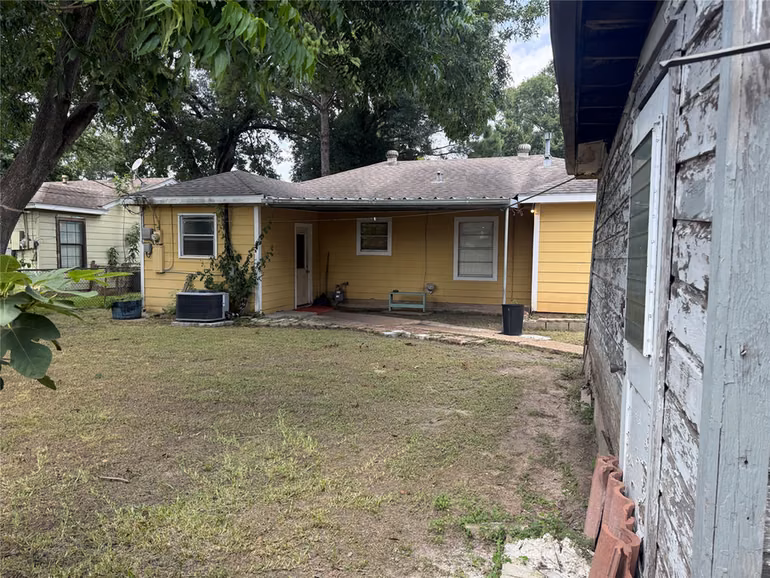 Photo 5 of 5522 Woodlark Street, Houston, TX