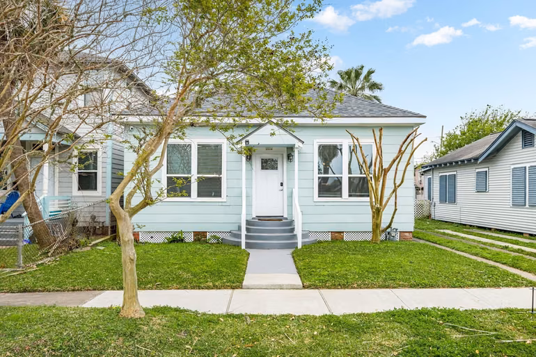 Photo 4 of 3529 Avenue S, Galveston, TX
