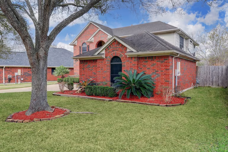 Photo 3 of 3126 PEBBLE BAY Drive, League City, TX