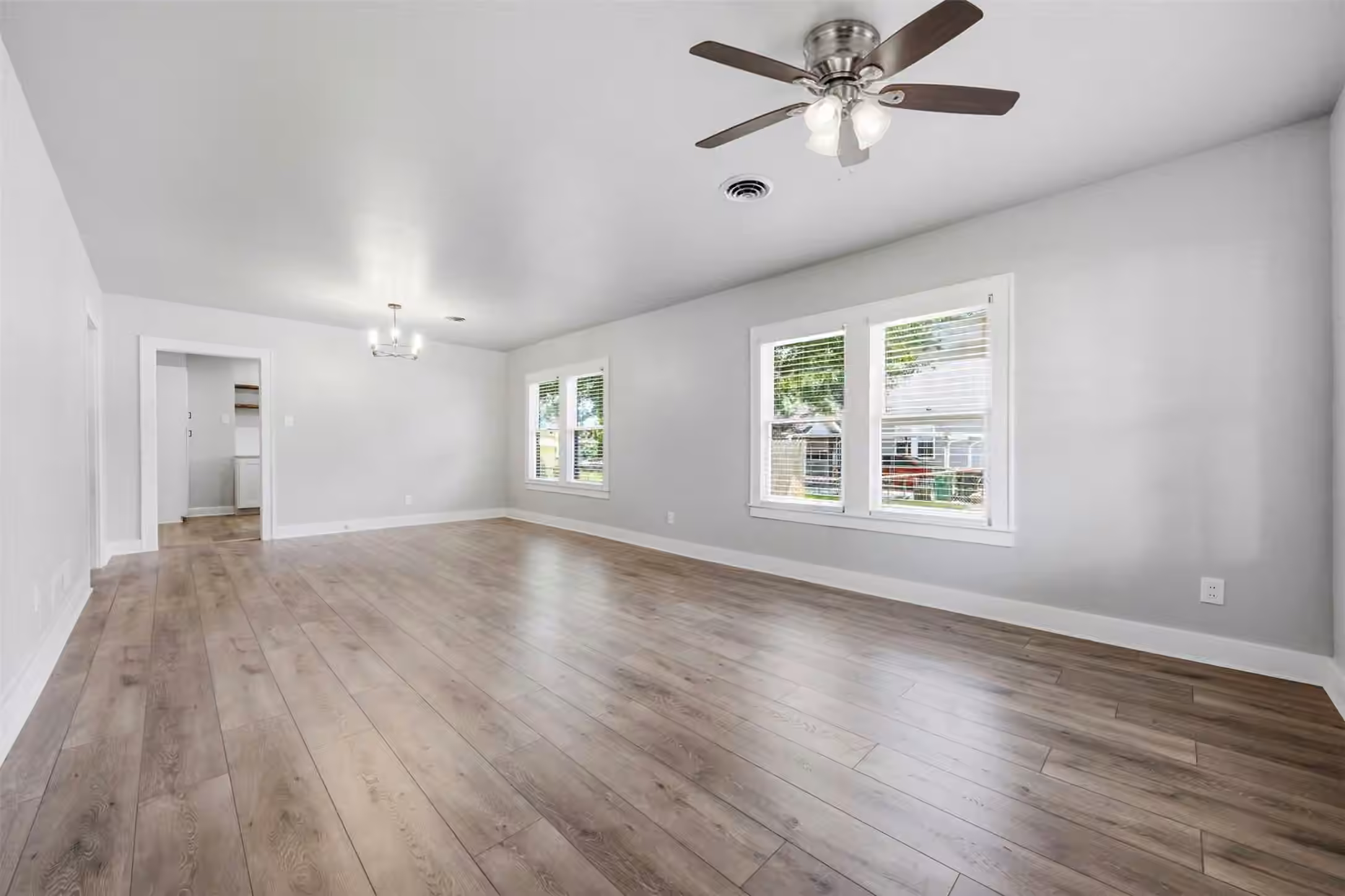 Photo 5 of 711 Bowie Street, Baytown, TX