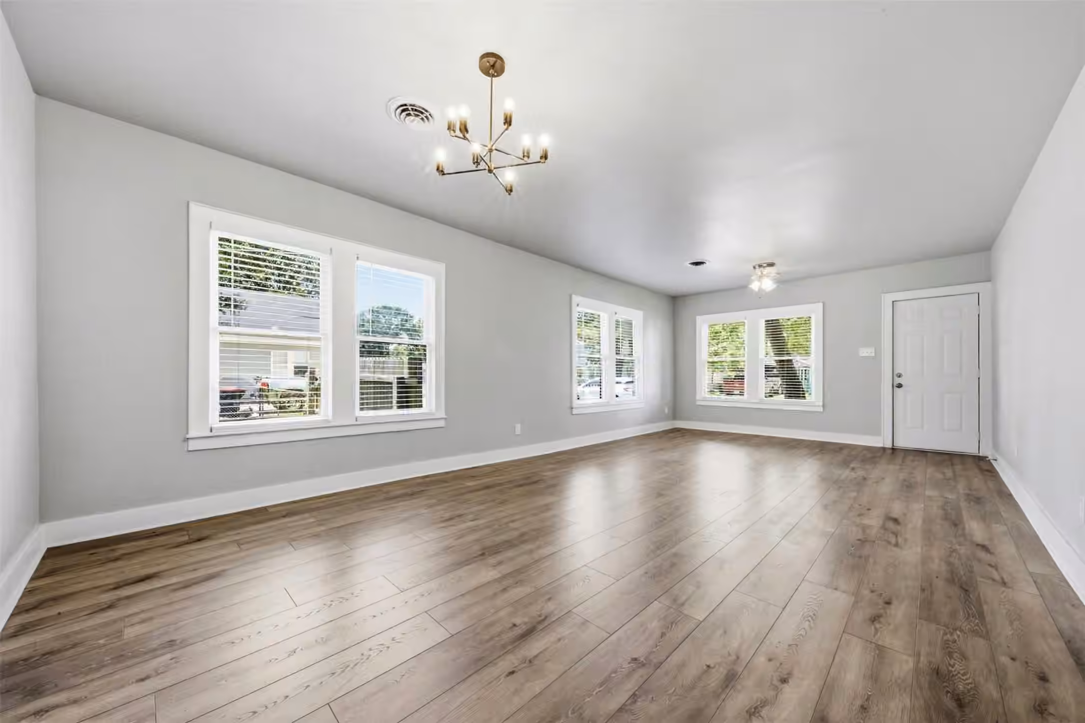 Photo 7 of 711 Bowie Street, Baytown, TX