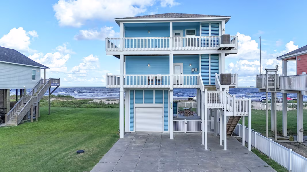 Photo 3 of 1822 Redfish Lane, Crystal Beach, TX