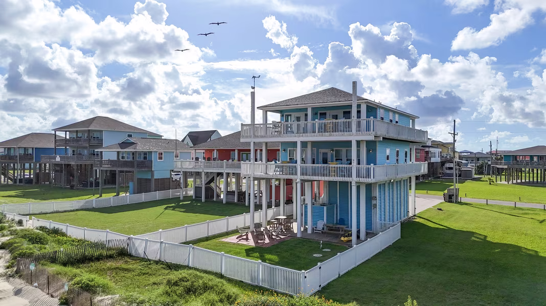 Photo 5 of 1822 Redfish Lane, Crystal Beach, TX