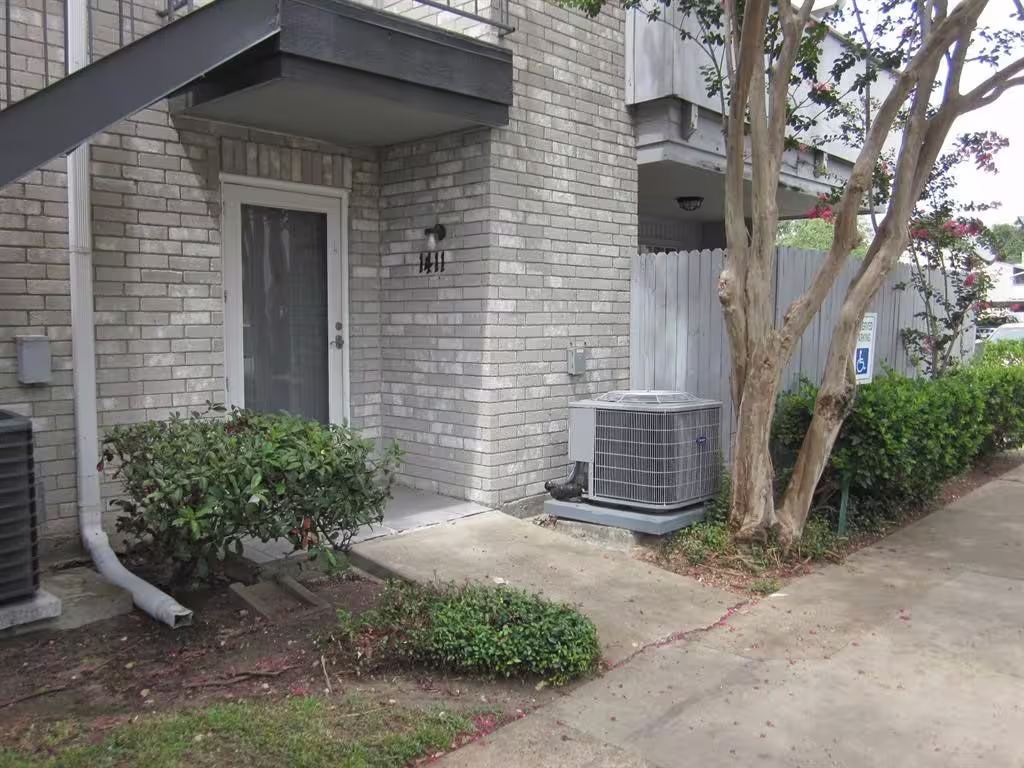 Photo 2 of 9797 Leawood Boulevard 1411, Houston, TX