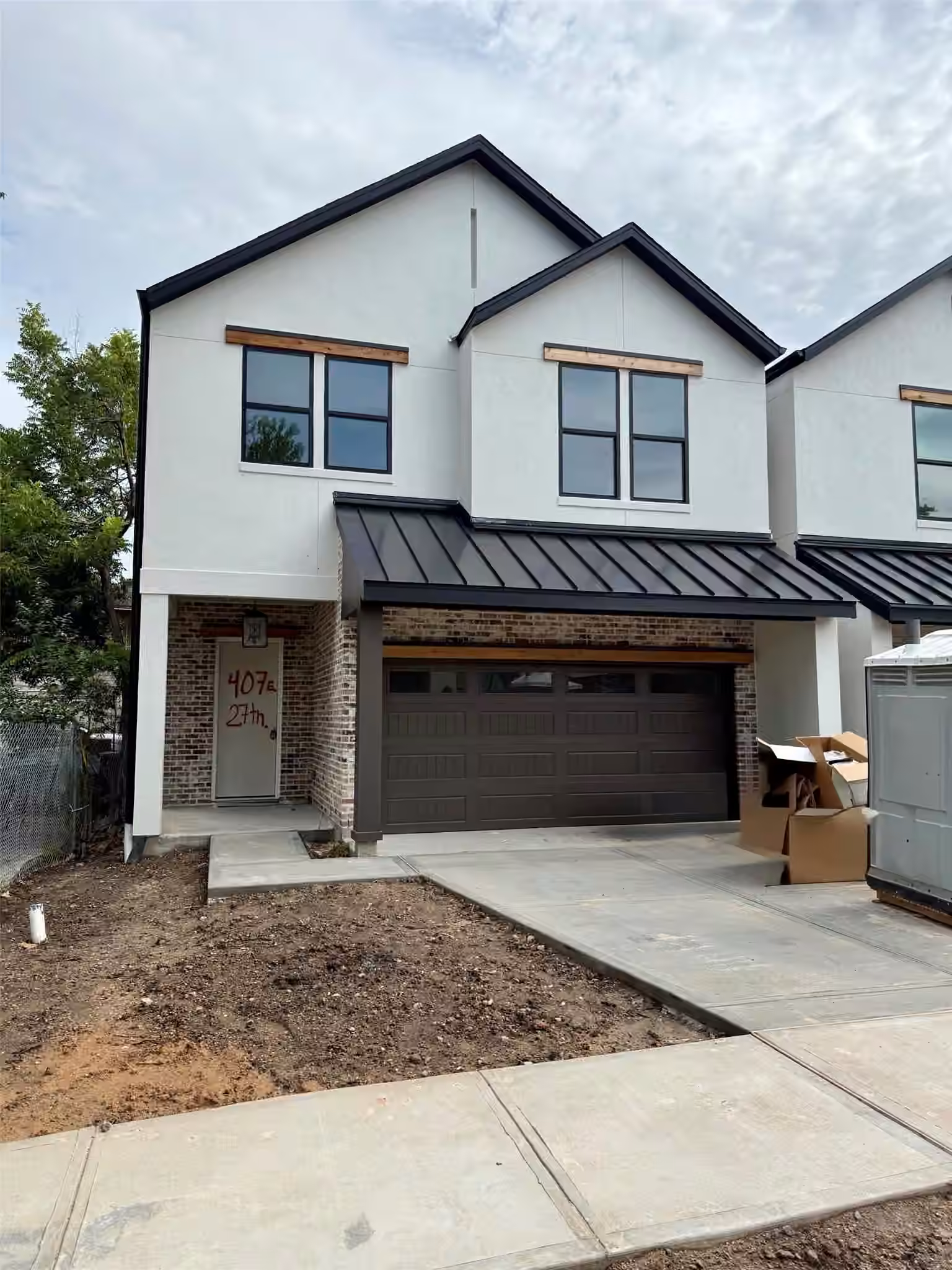 Photo 3 of 407 E 27TH Street, Houston, TX