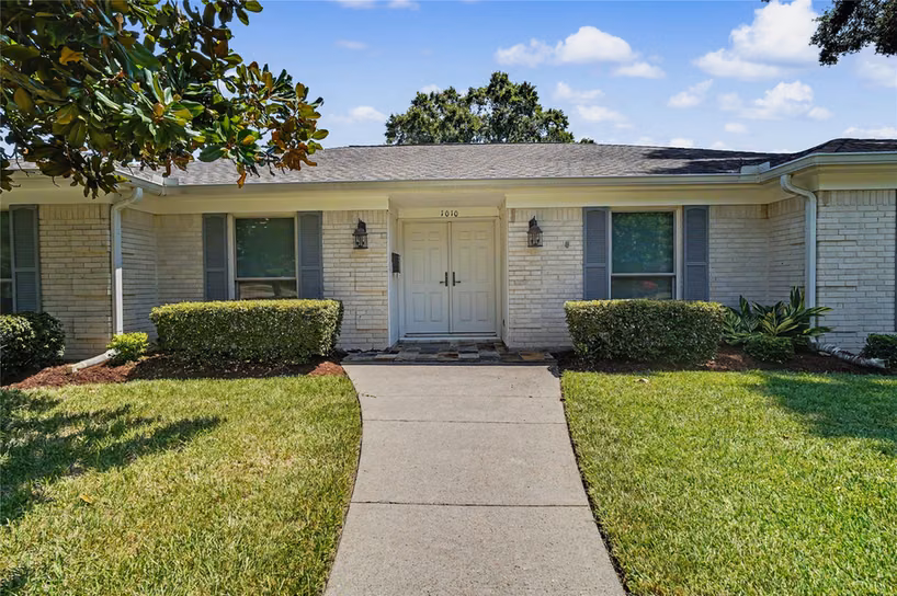 Photo 4 of 1010 Beachcomber Lane, Houston, TX