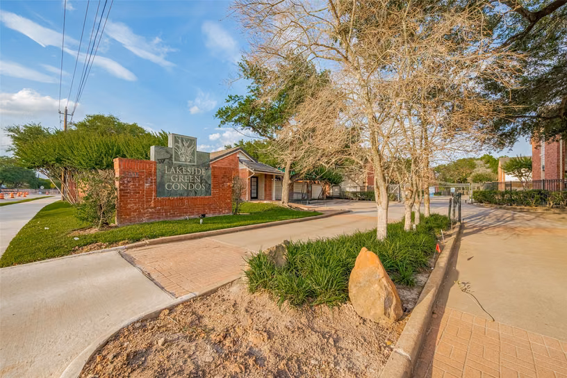 Photo 2 of 2211 S Kirkwood Road 19, Houston, TX