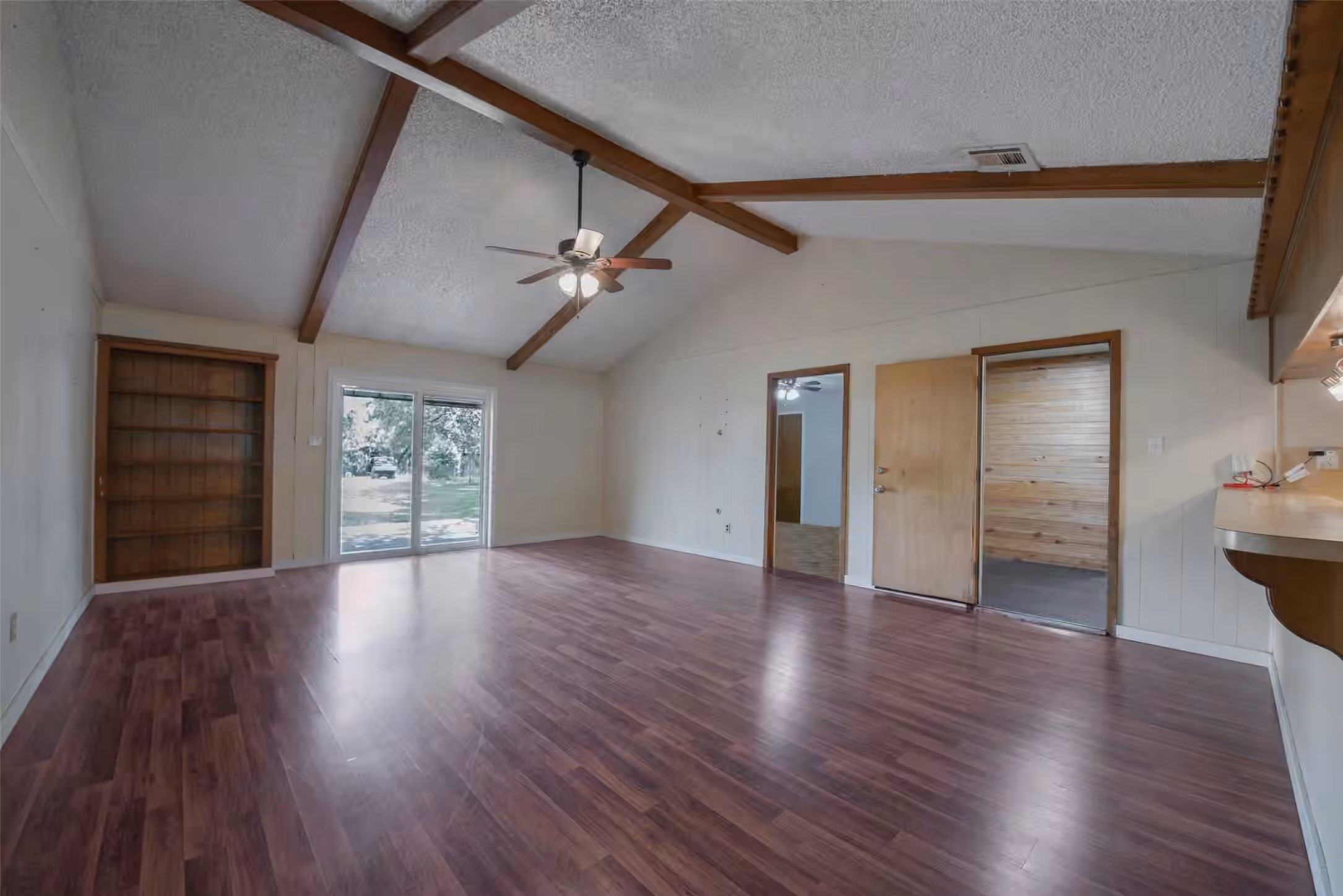 Photo 5 of 504 Walnut Street, Waller, TX
