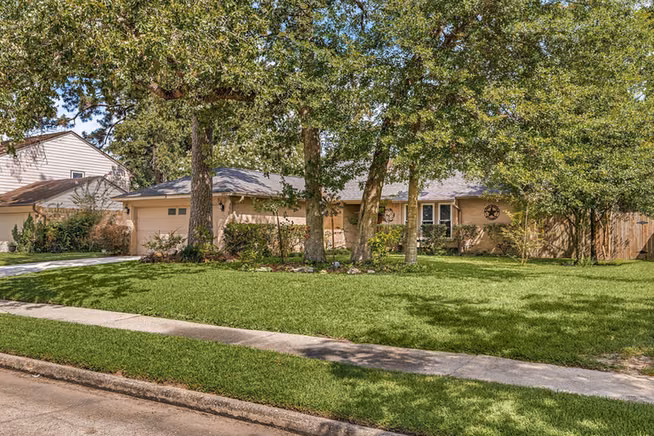 Photo 2 of 2811 Whispering Springs Drive, Spring, TX
