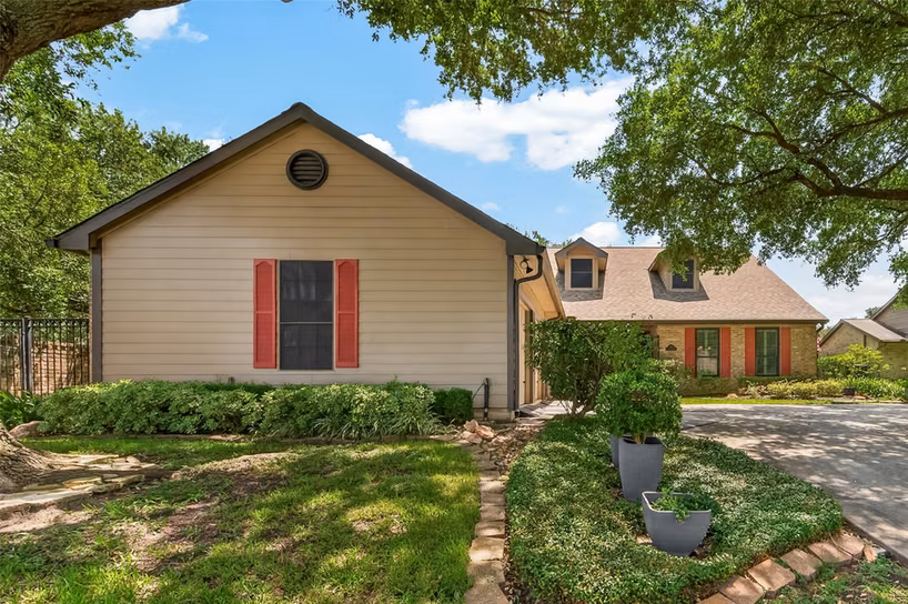 Photo of 303 Longview Drive, Sugar Land, TX 77478