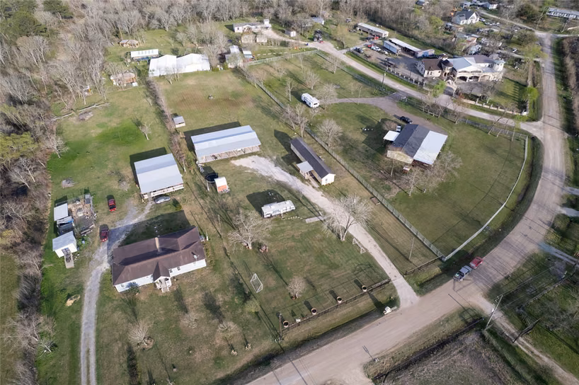 Photo of 477 County Road 4902, Dayton, TX
