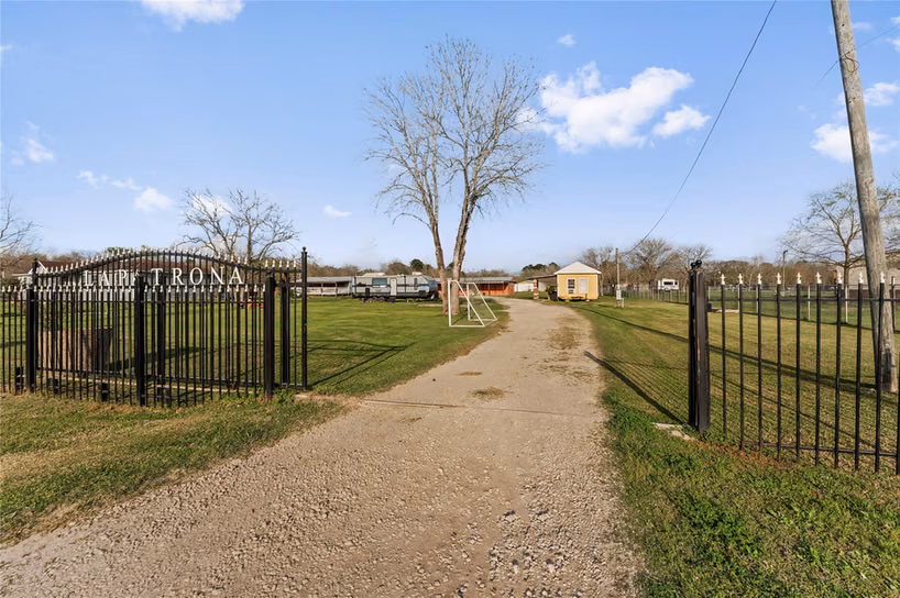 Photo 7 of 477 County Road 4902, Dayton, TX