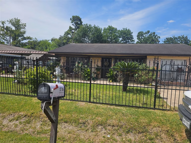 Photo 3 of 1716 Maiden Lane, Richmond, TX