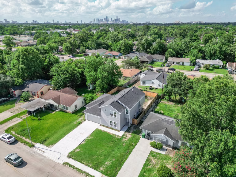 Photo 2 of 5011 Yellowstone Boulevard, Houston, TX