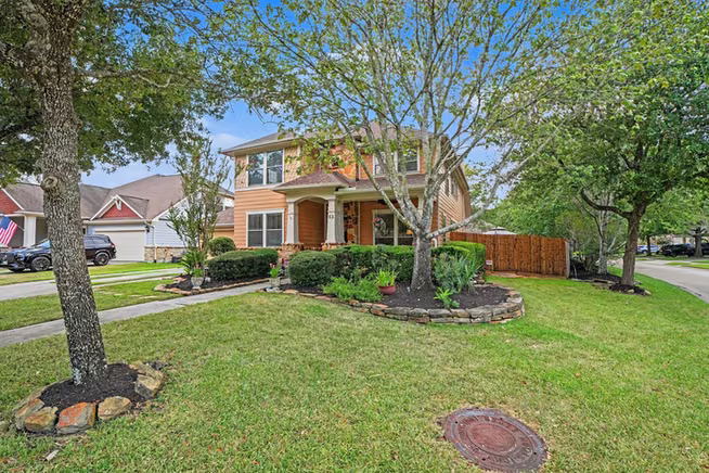 Photo 2 of 62 W Tapestry Park Circle, The Woodlands, TX