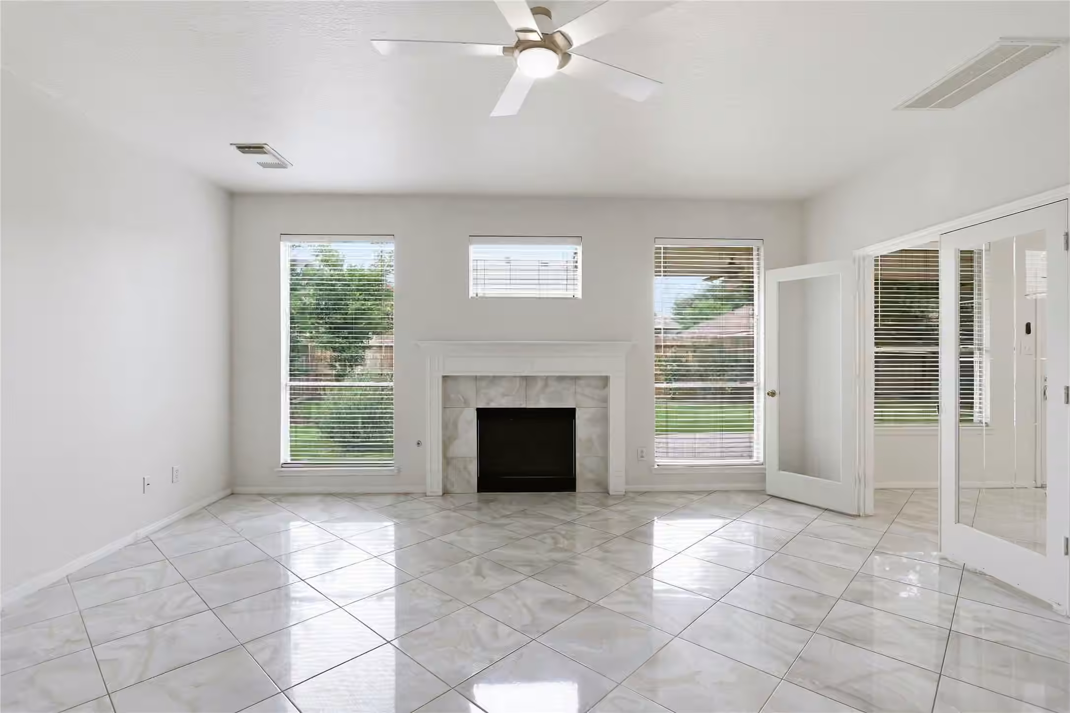 Photo 4 of 14419 Heron Marsh Drive, Cypress, TX
