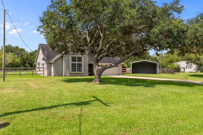 Photo 2 of 3855 County Road 960, Alvin, TX