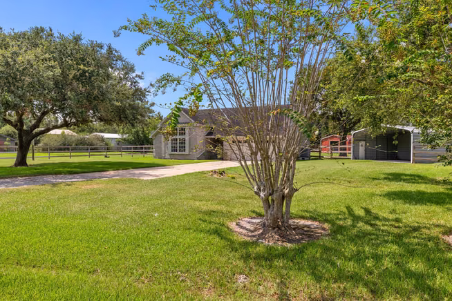 Photo 3 of 3855 County Road 960, Alvin, TX