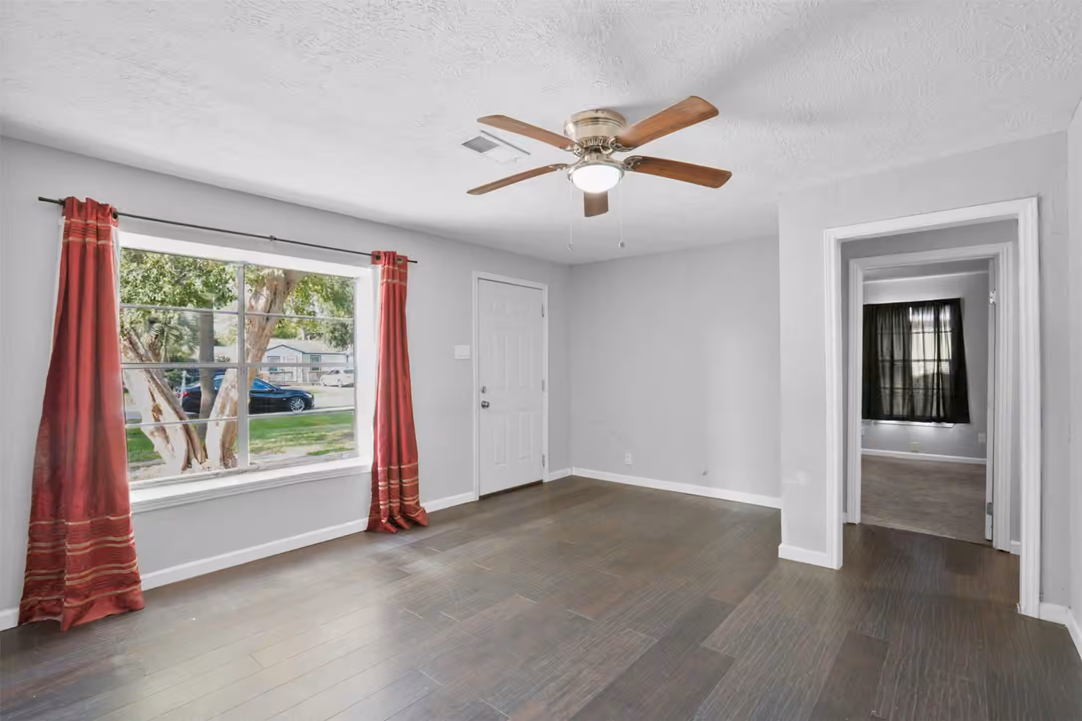 Photo 4 of 7406 Elbridge Lane, Houston, TX