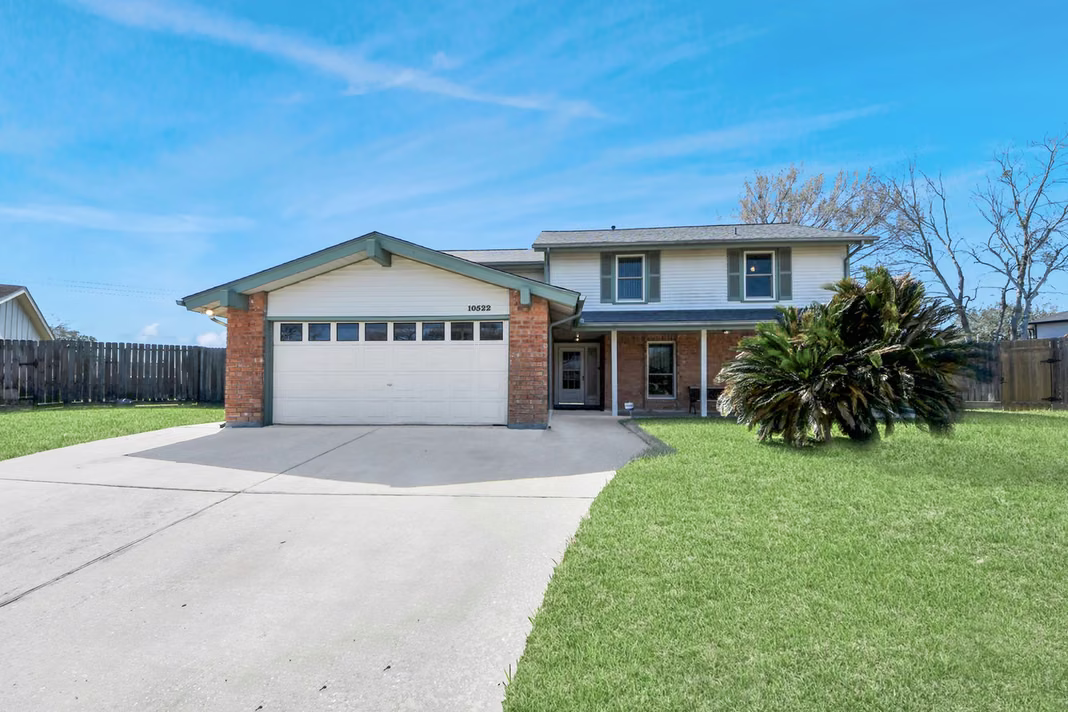 Photo 3 of 10522 Gulfstream Lane, Sugar Land, TX