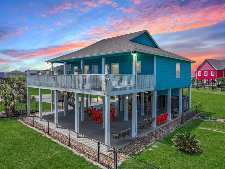 Photo of 962 Surfside Drive, Crystal Beach, TX