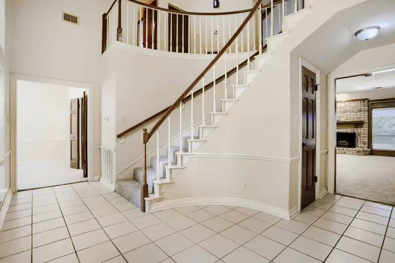 Photo 4 of 6906 Mossridge Drive, Houston, TX