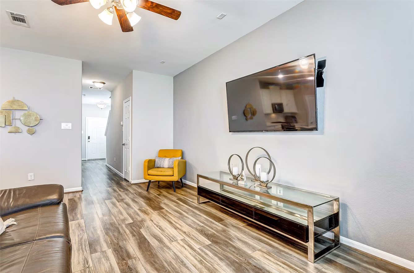 Photo 7 of 2110 Falcon Brook Drive, Katy, TX
