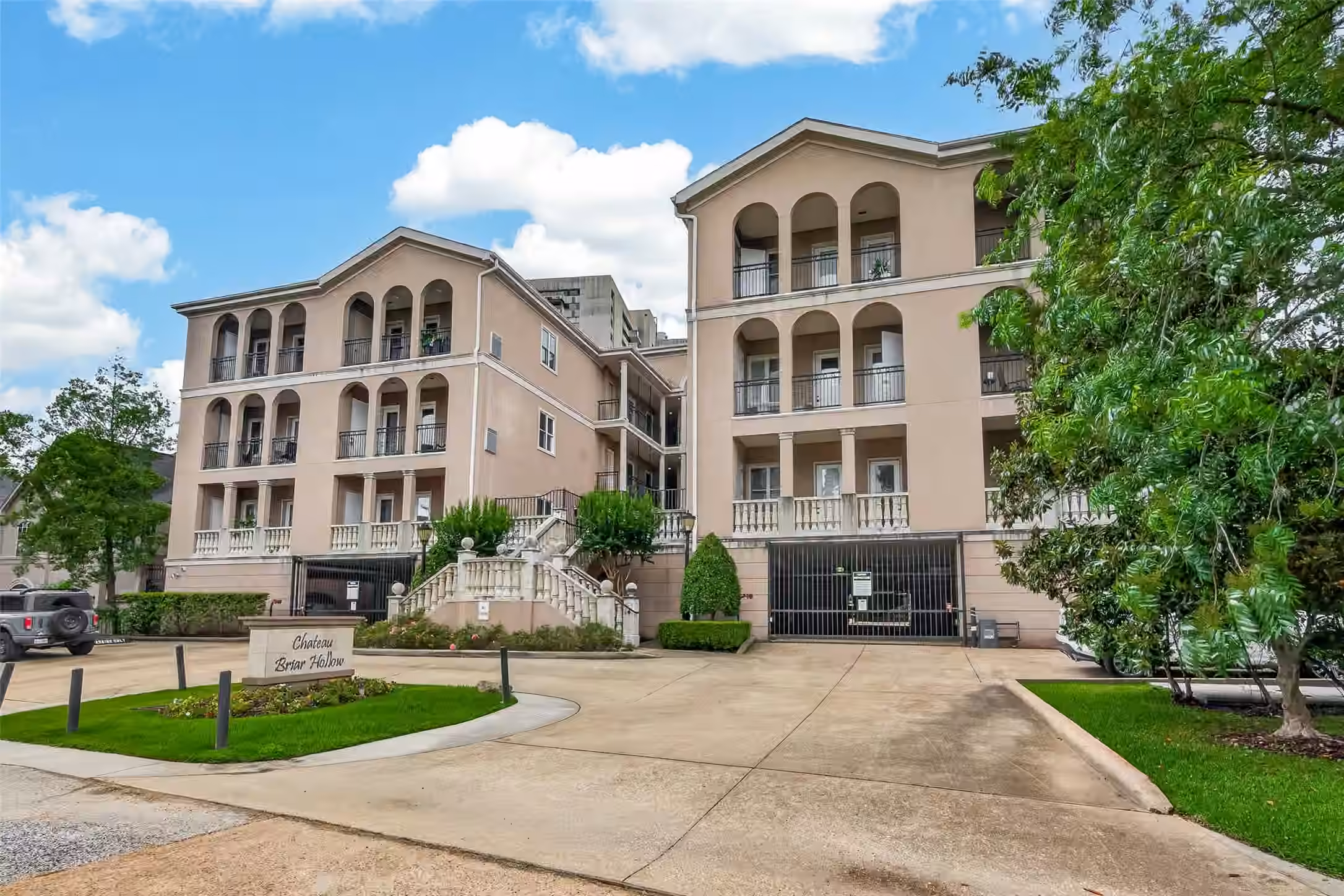 Photo 2 of 58 Briar Hollow Lane 204, Houston, TX