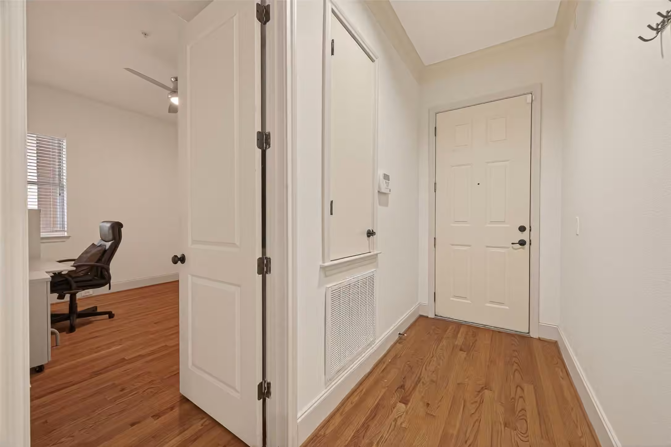 Photo 5 of 58 Briar Hollow Lane 204, Houston, TX