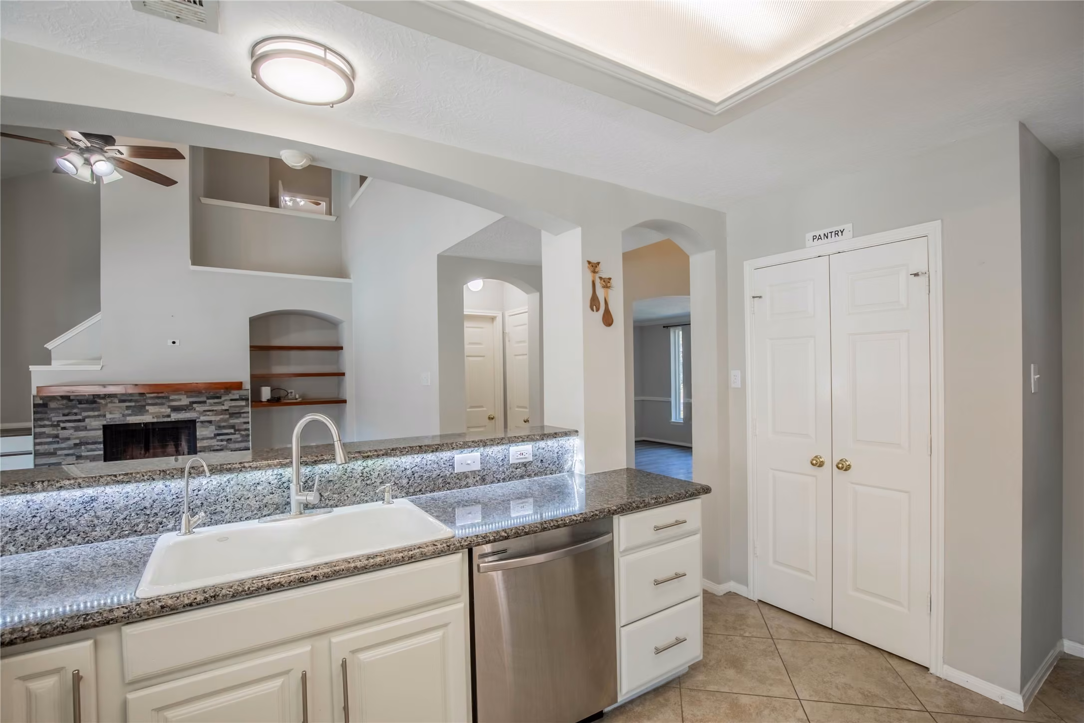 Photo 5 of 23234 Willow Canyon Drive, Katy, TX