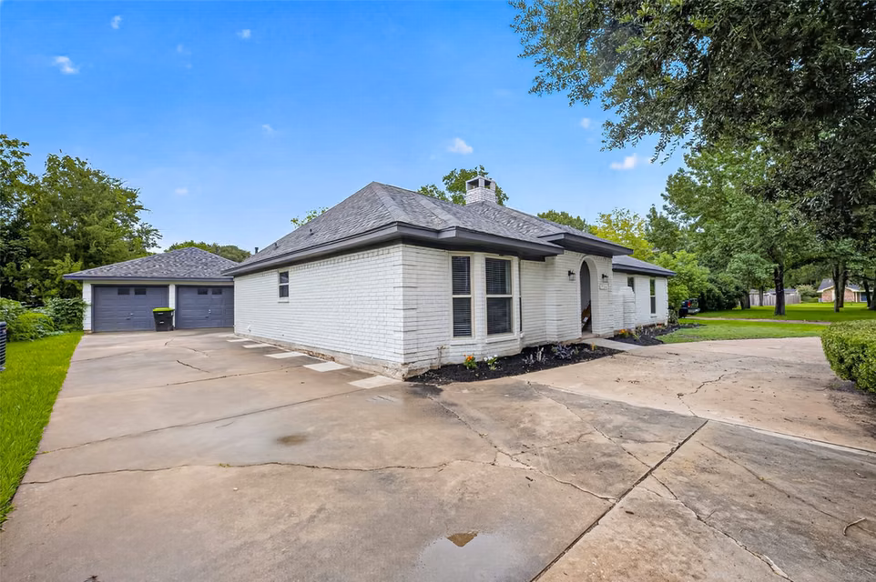 Photo 3 of 1704 Mulberry Dr, Richmond, TX