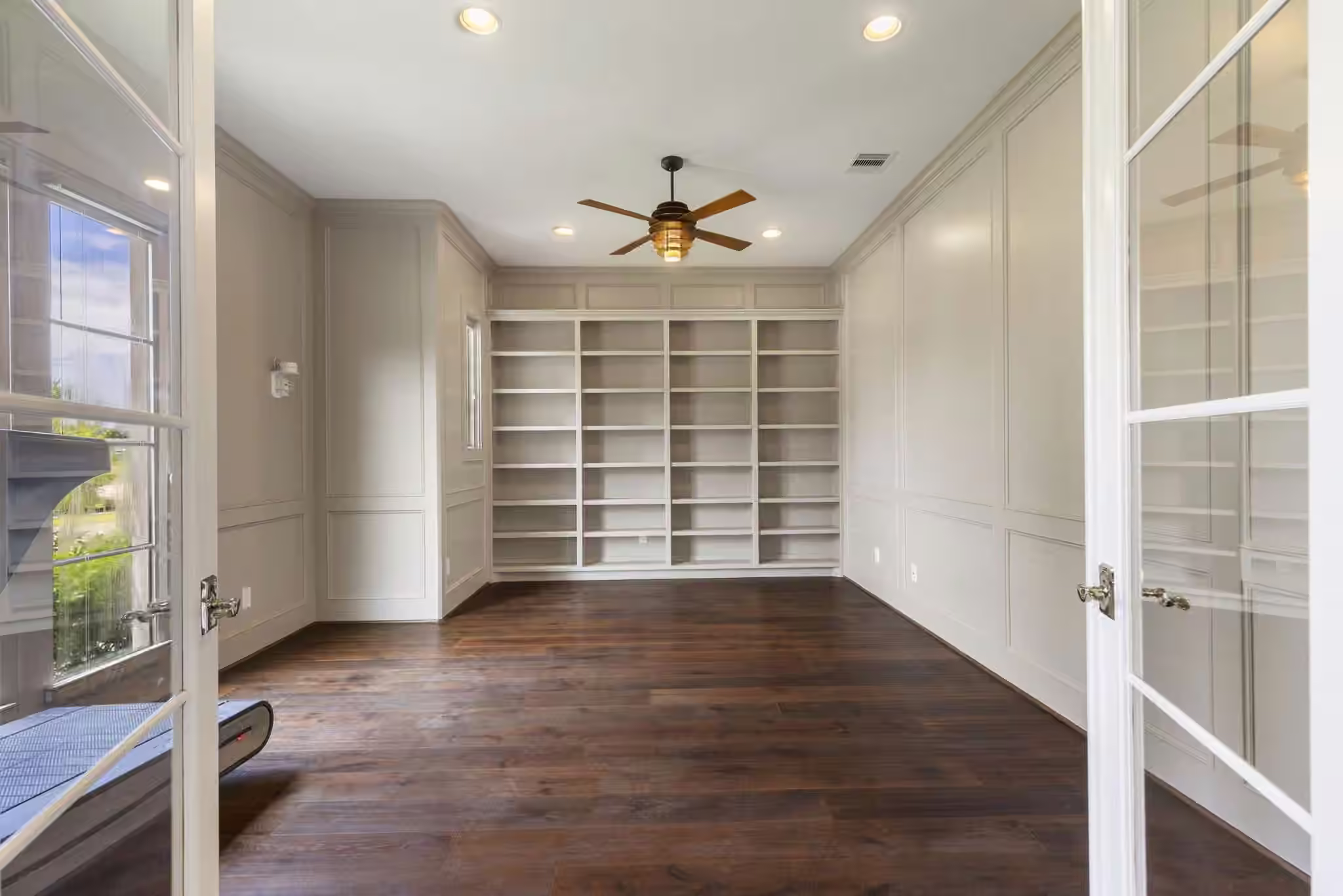 Photo 4 of 6806 E Warwick Lake Lane, Spring, TX