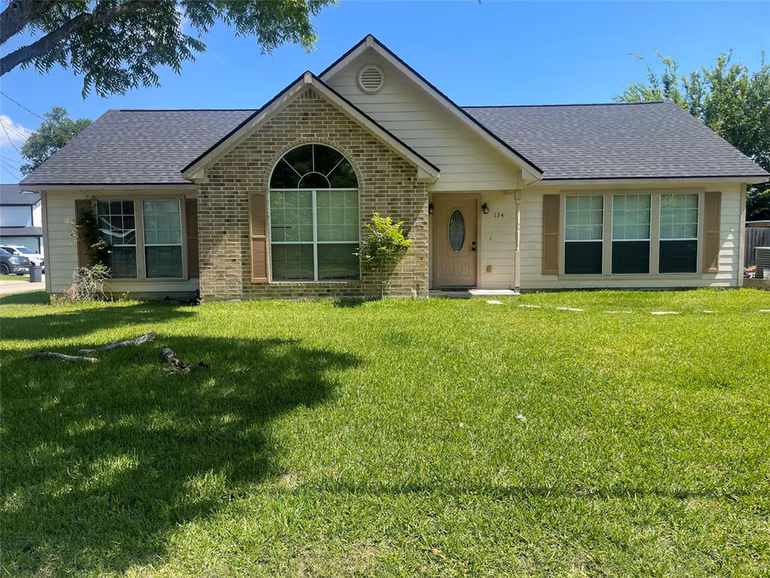Photo of 134 Bay Shore Drive, La Porte, TX 77571