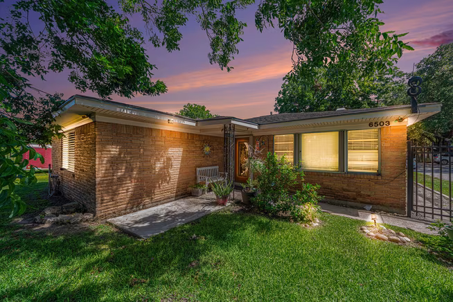 Photo of 6503 Sharon Lane, Hitchcock, TX