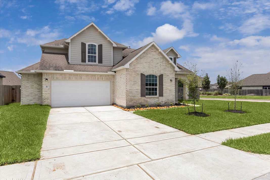 Photo of 317 Merlot Drive, Alvin, TX 77511